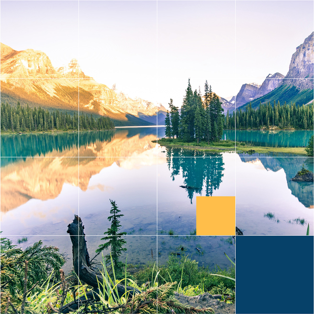 Rivière traversant une caverne de montagne dans la forêt