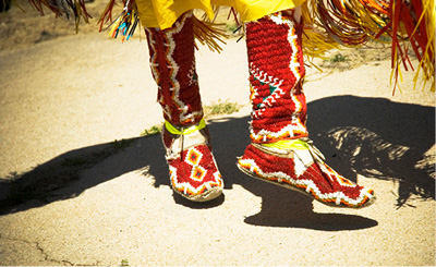 Danse en mocassins perlés