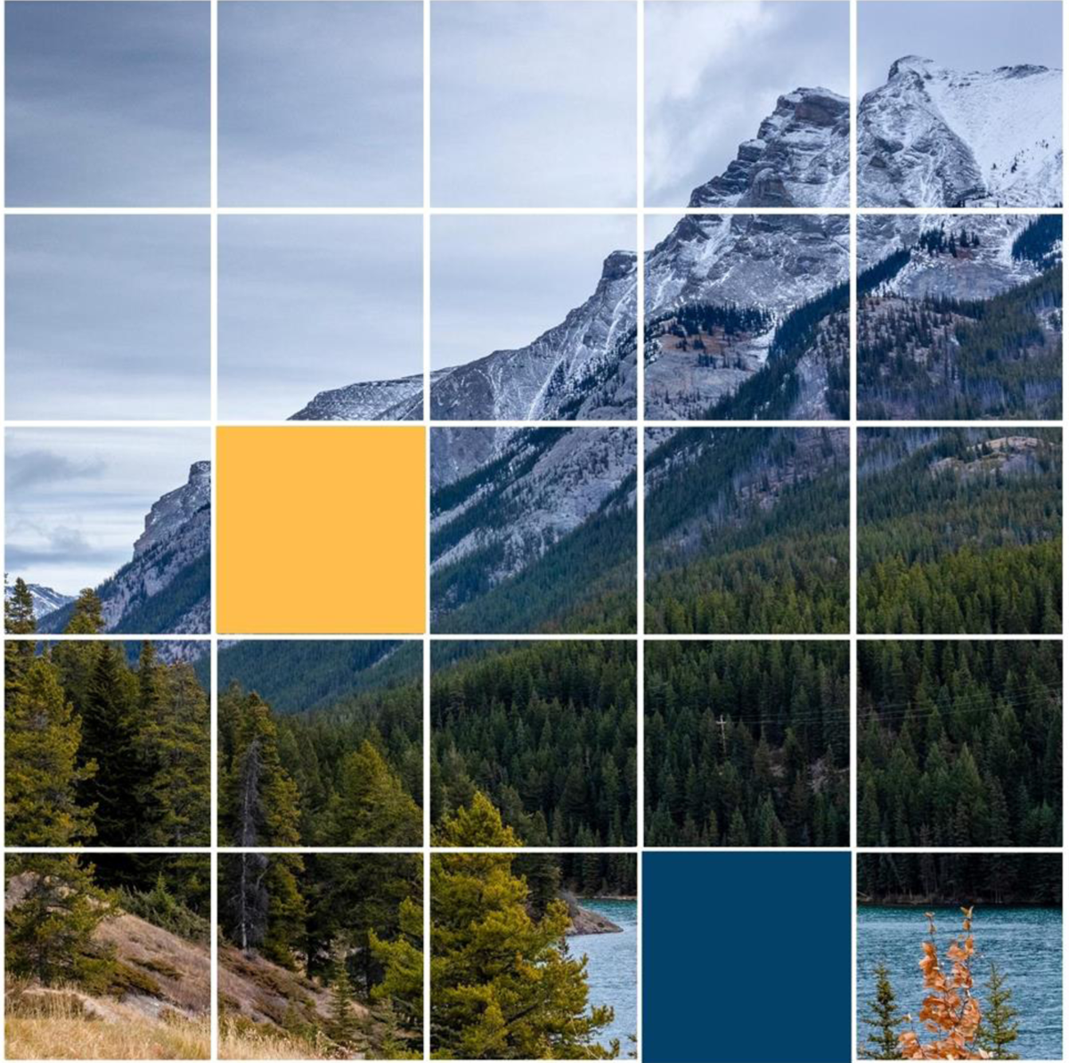 La photo montre des pics enneigés ainsi que des sapins et une rivière à l’avant-plan.