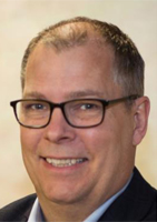 Peter Watson - président et premier dirigeant