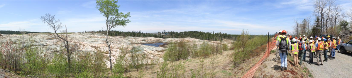 Figure&nbsp;6 &ndash; Crew meeting on site of ongoing project