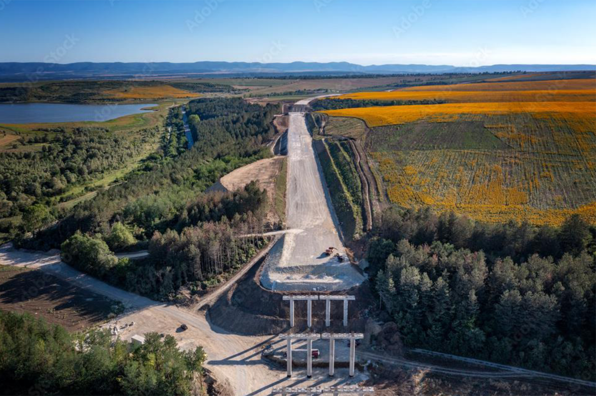 Figure&nbsp;8 &ndash; Road and bridge construction alongside a lake.