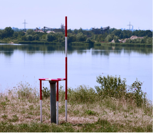 Photo d'un puits de surveillance des eaux souterraines