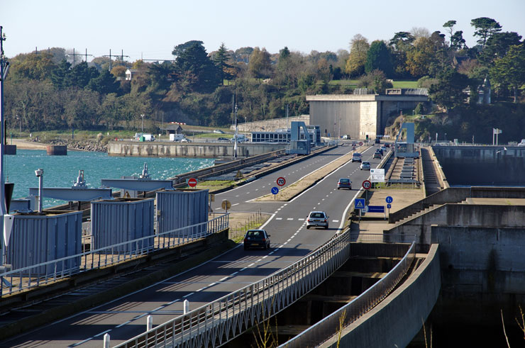 Barrage en France entre Dinard et Saint-Malo où l’électricité est produite par le mouvement des marées